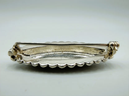 Silberne Brosche, Tracht