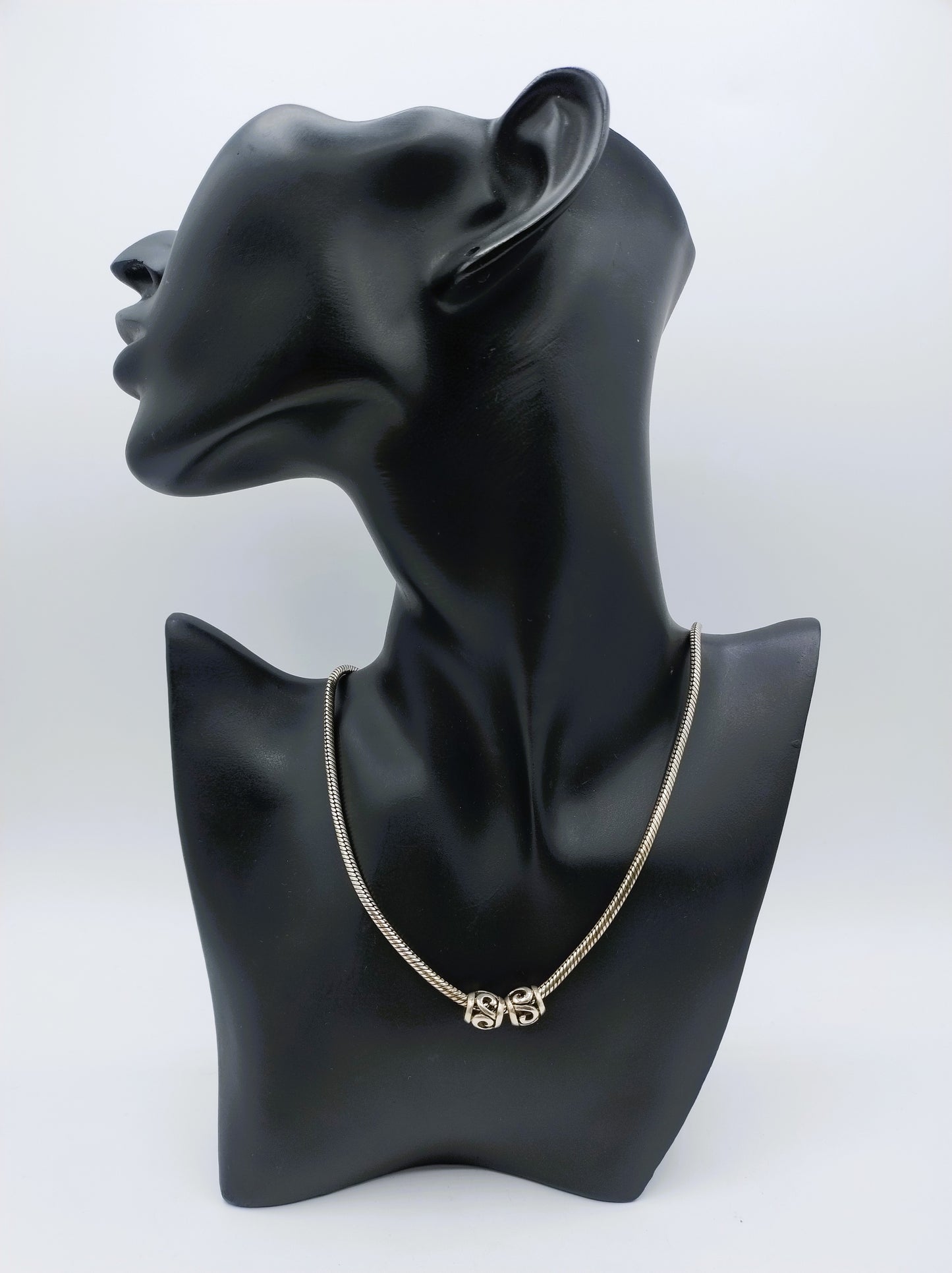 Zilveren slangenketting met hanger, Tedora, 45,5 cm.