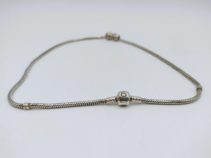 Zilveren slangenketting met hanger, Tedora, 45,5 cm.