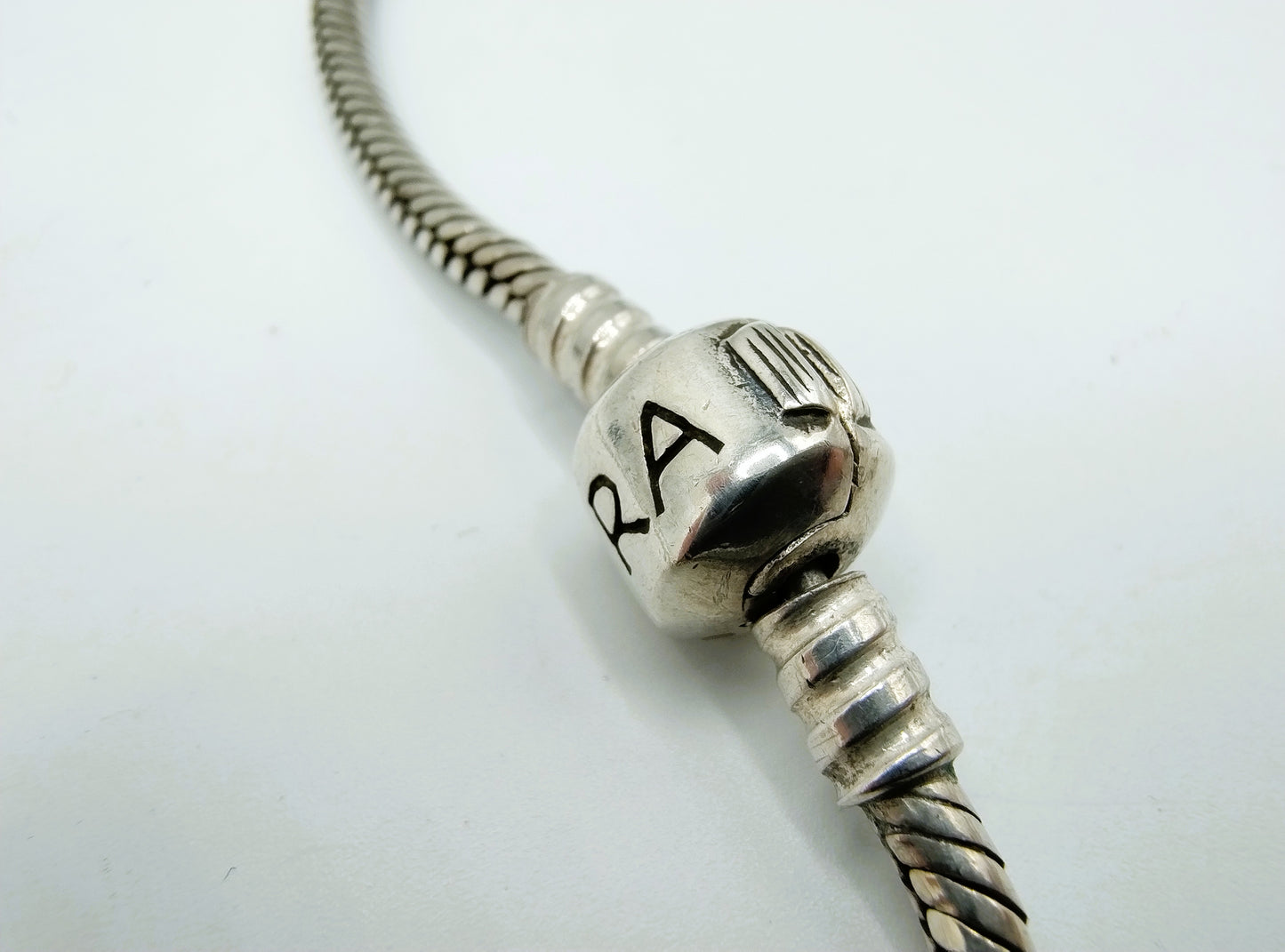 Zilveren slangenketting met hanger, Tedora, 45,5 cm.