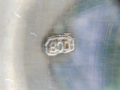 Zilveren brievenopener met als heft een slagtand van een wrattenzwijn.