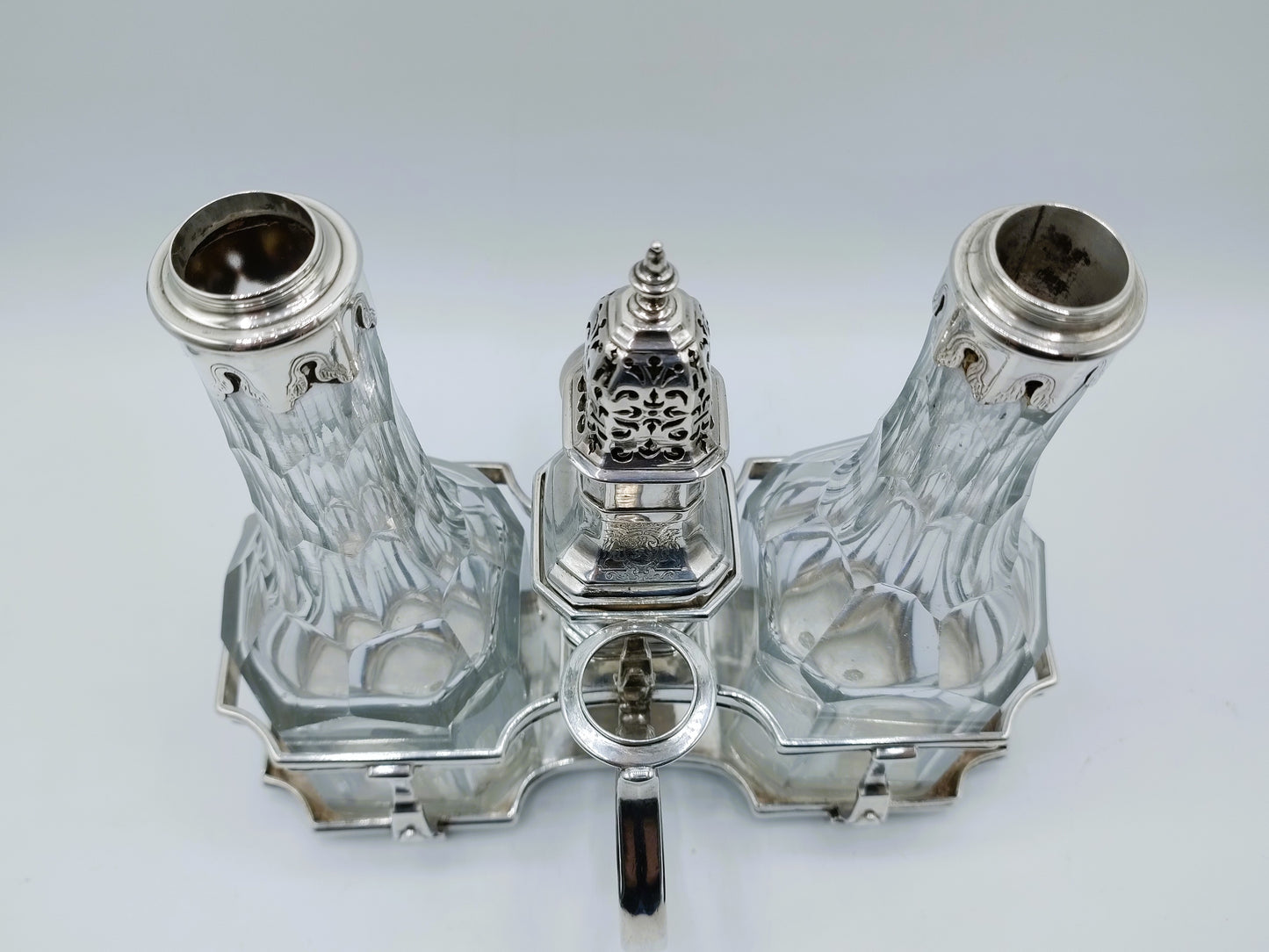 Zilveren olie- en azijnstel incl. strooibus, J. Logerath I, Den Haag, 1737