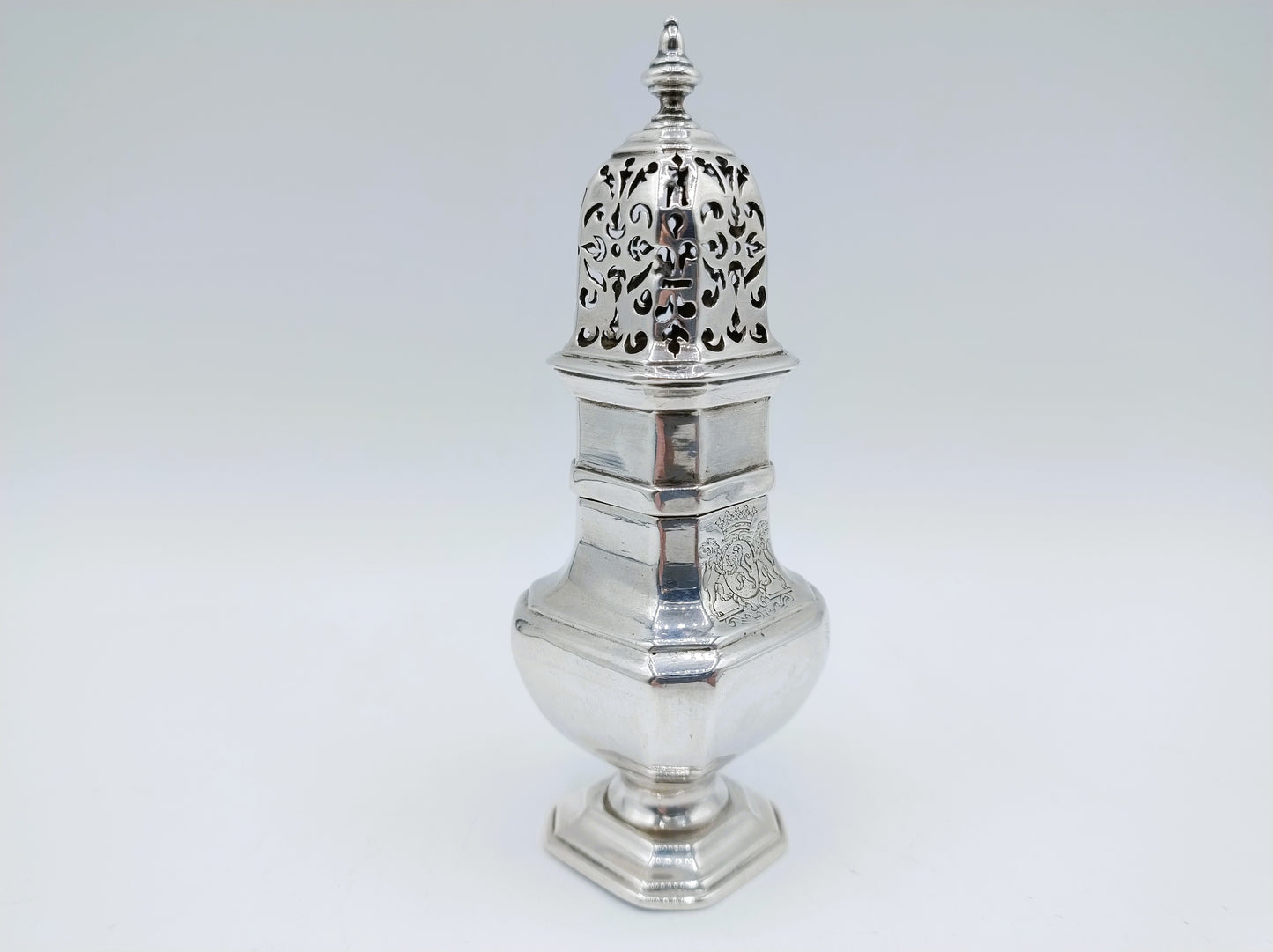 Zilveren olie- en azijnstel incl. strooibus, J. Logerath I, Den Haag, 1737