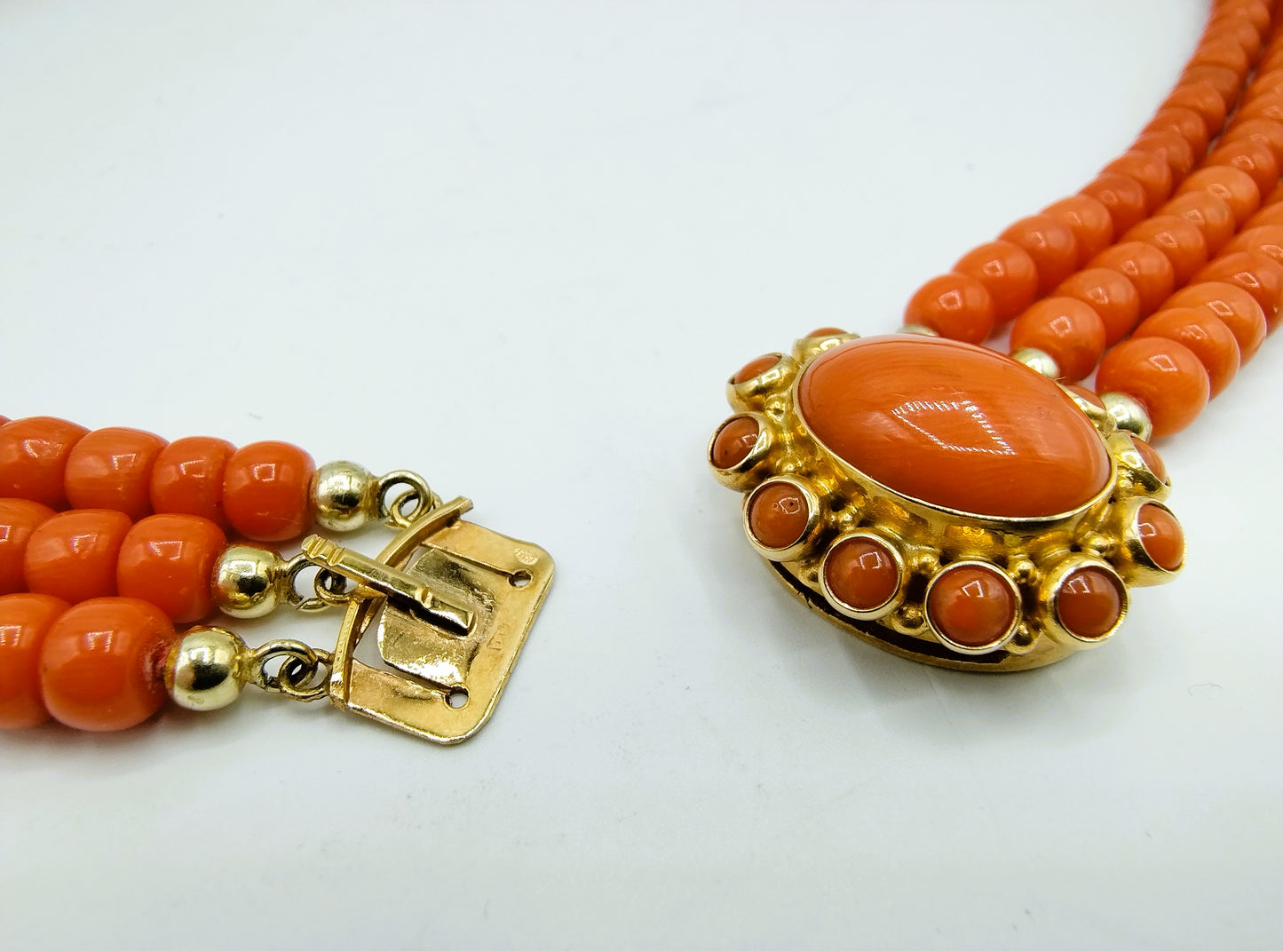 Rote Korallenkette mit Goldverschluss, Amsterdam, 40-44 cm