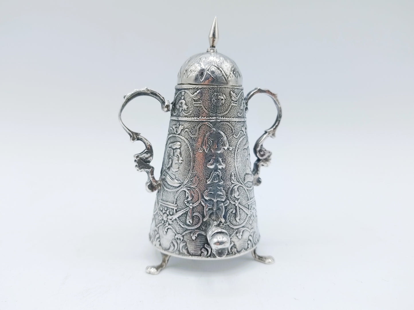 Zilveren miniatuur koffiekan, Nederland, 45g