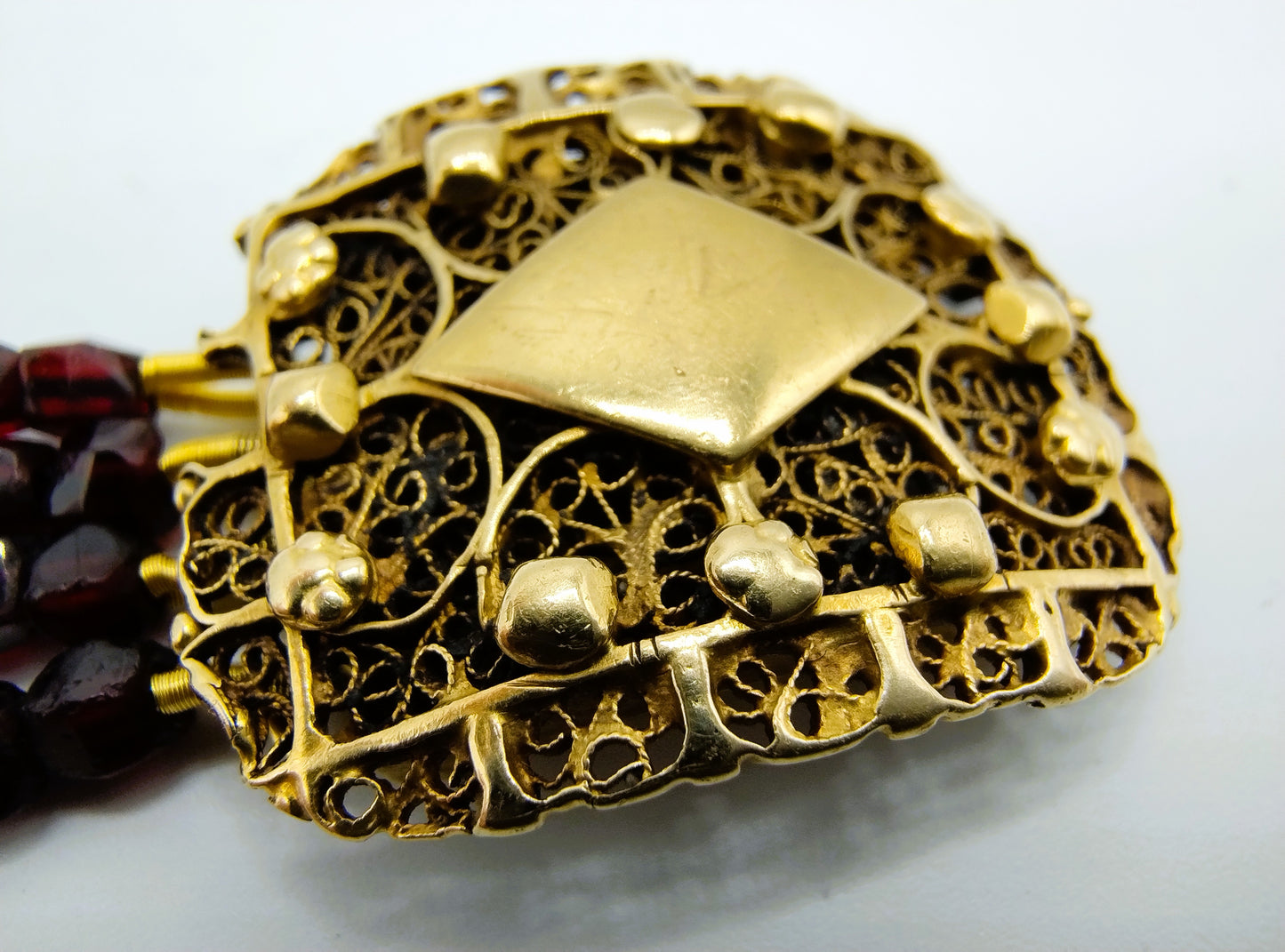 Granaten ketting met gouden slot, A. van Haasel, Amsterdam, ca. 1780