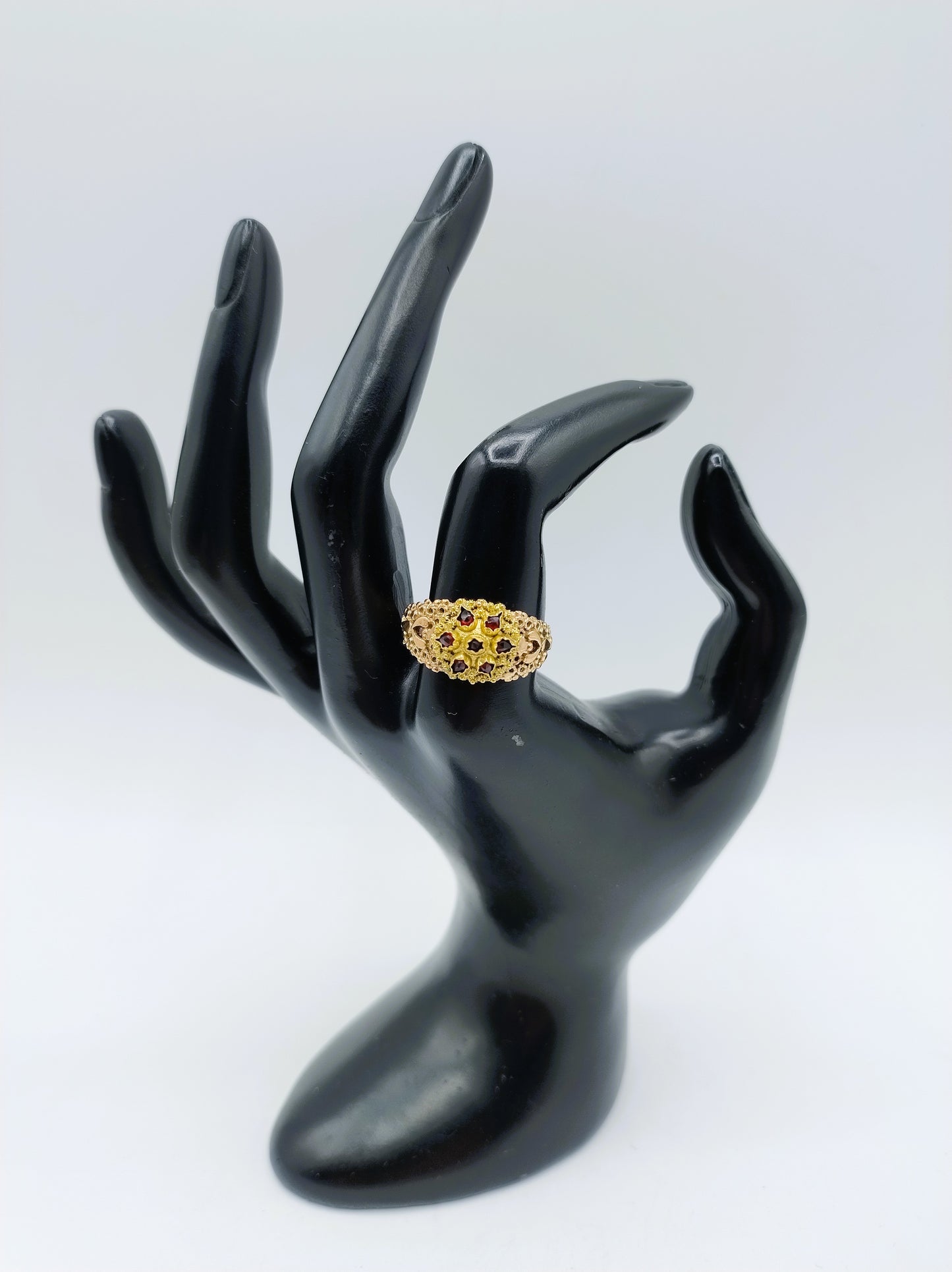 Gouden ring met granaten, 20 mm