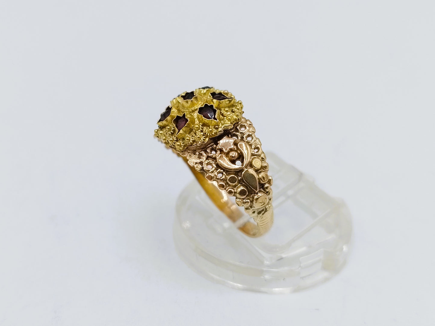 Gouden ring met granaten, 20 mm