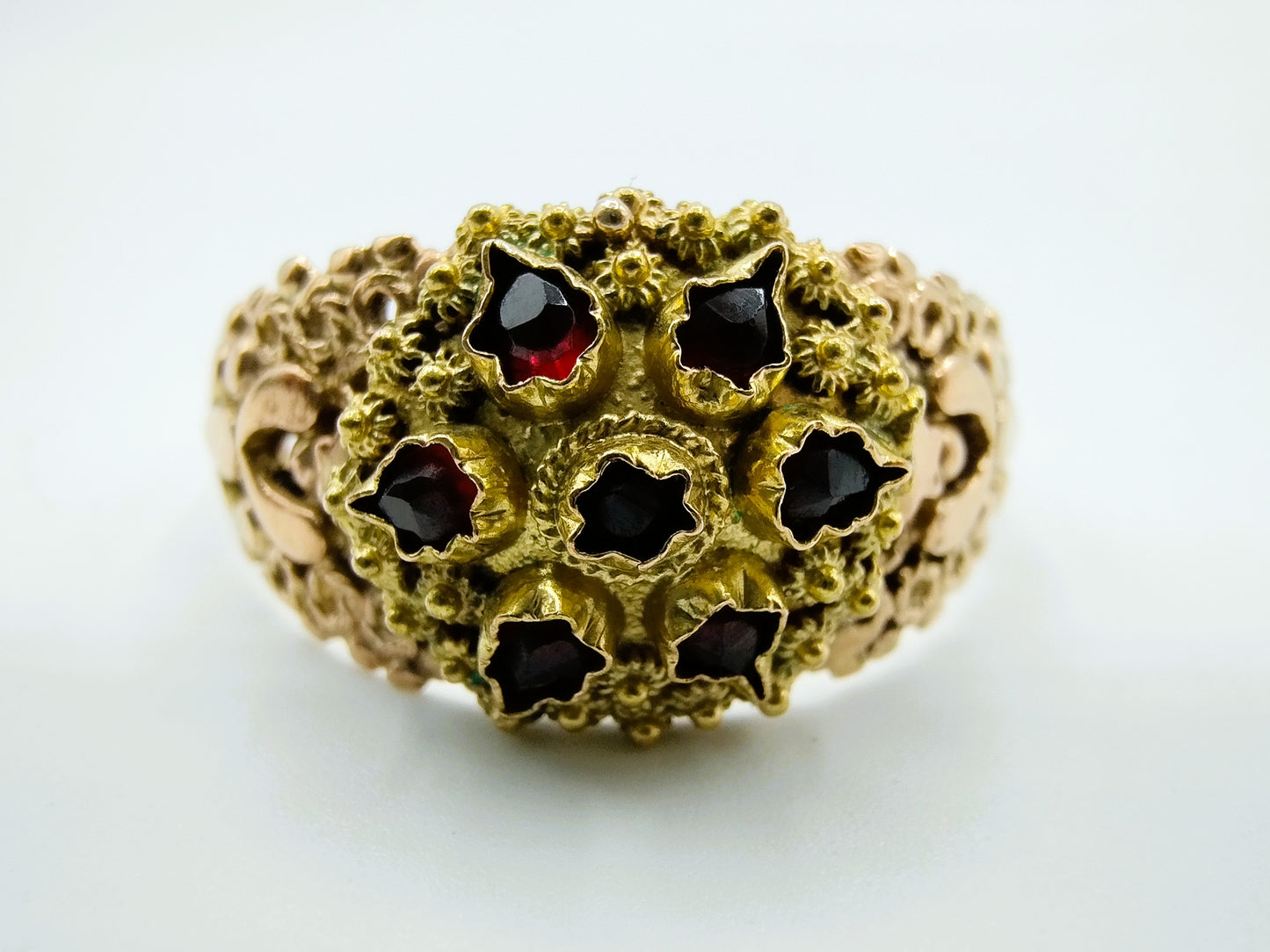 Gouden ring met granaten, 20 mm