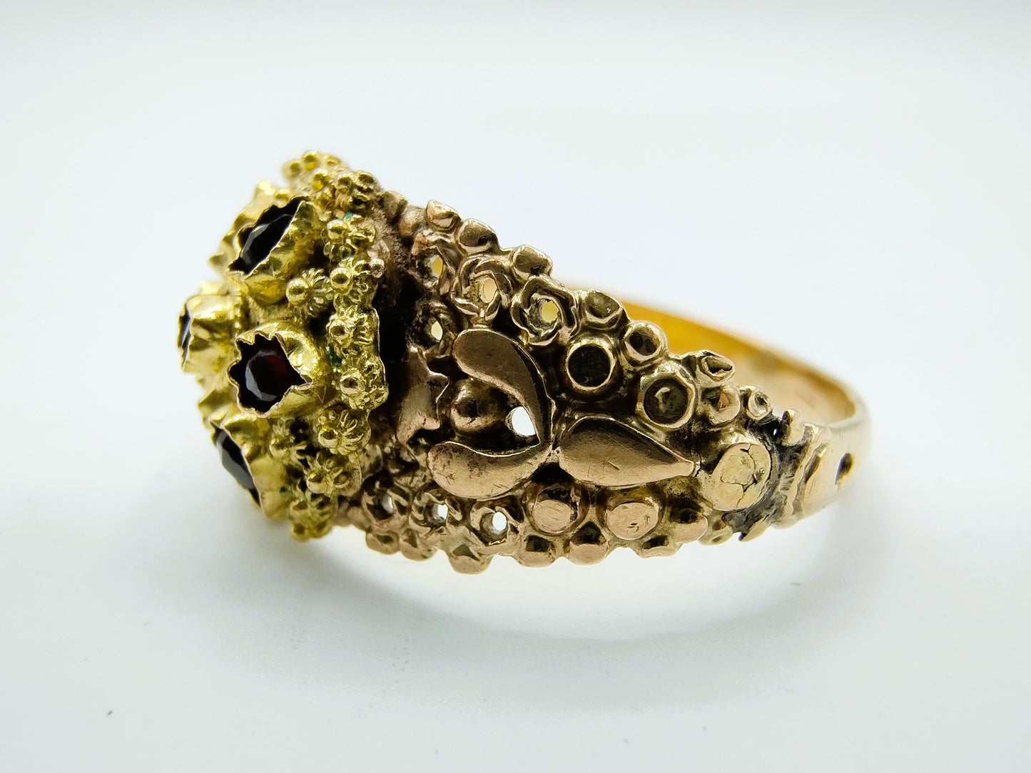 Gouden ring met granaten, 20 mm