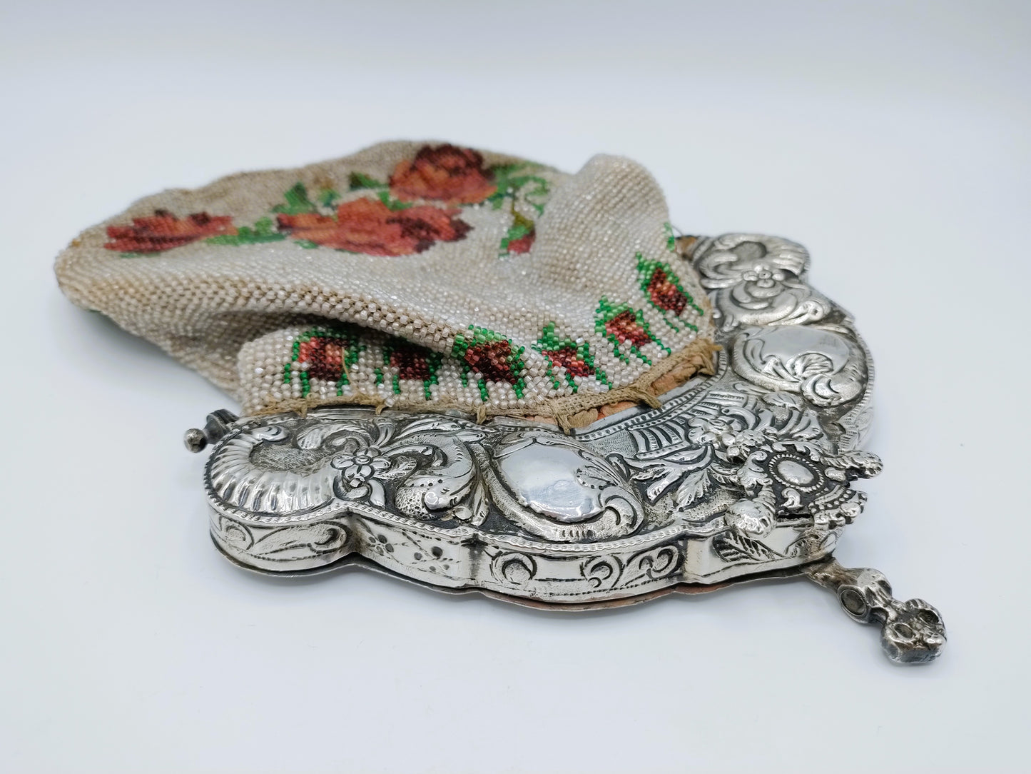 Silberner Geldbörsenverschluss mit Perlenbeutel, W. Deves, Meppel, 1826