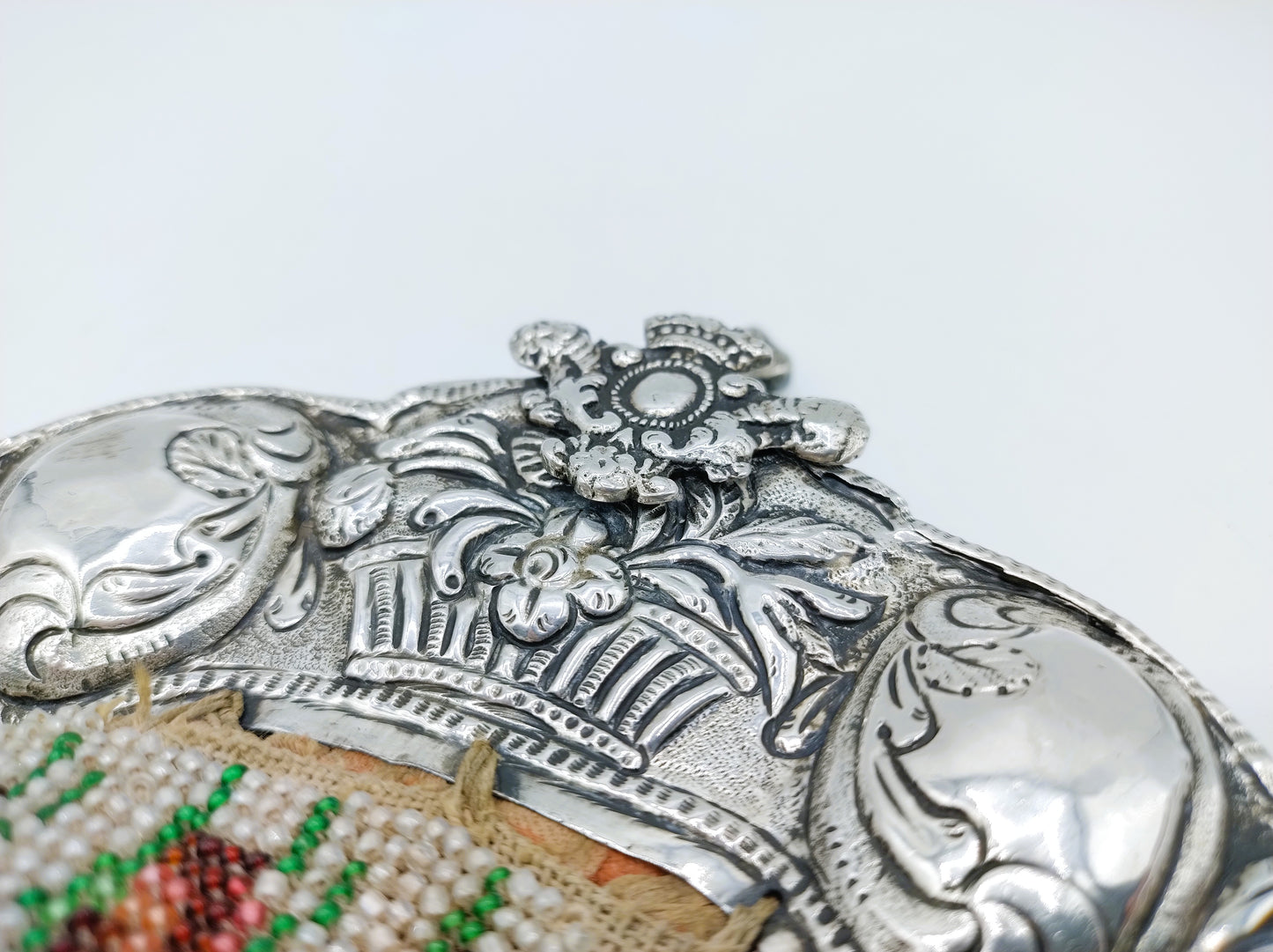 Silberner Geldbörsenverschluss mit Perlenbeutel, W. Deves, Meppel, 1826