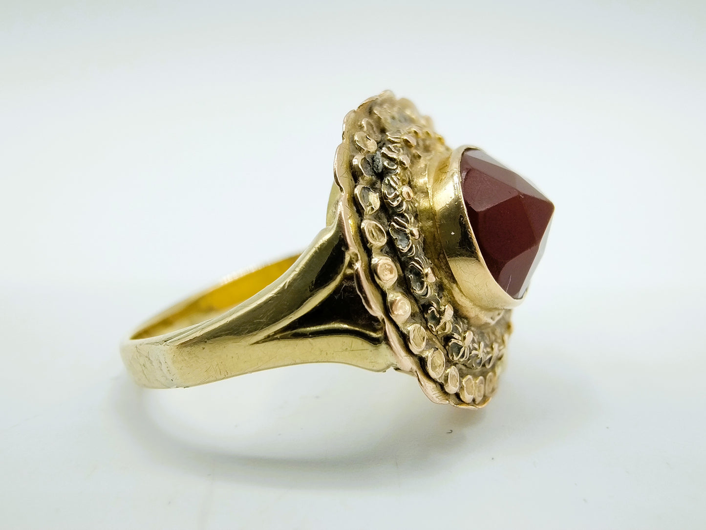 Gouden ring met carneool, 20 mm