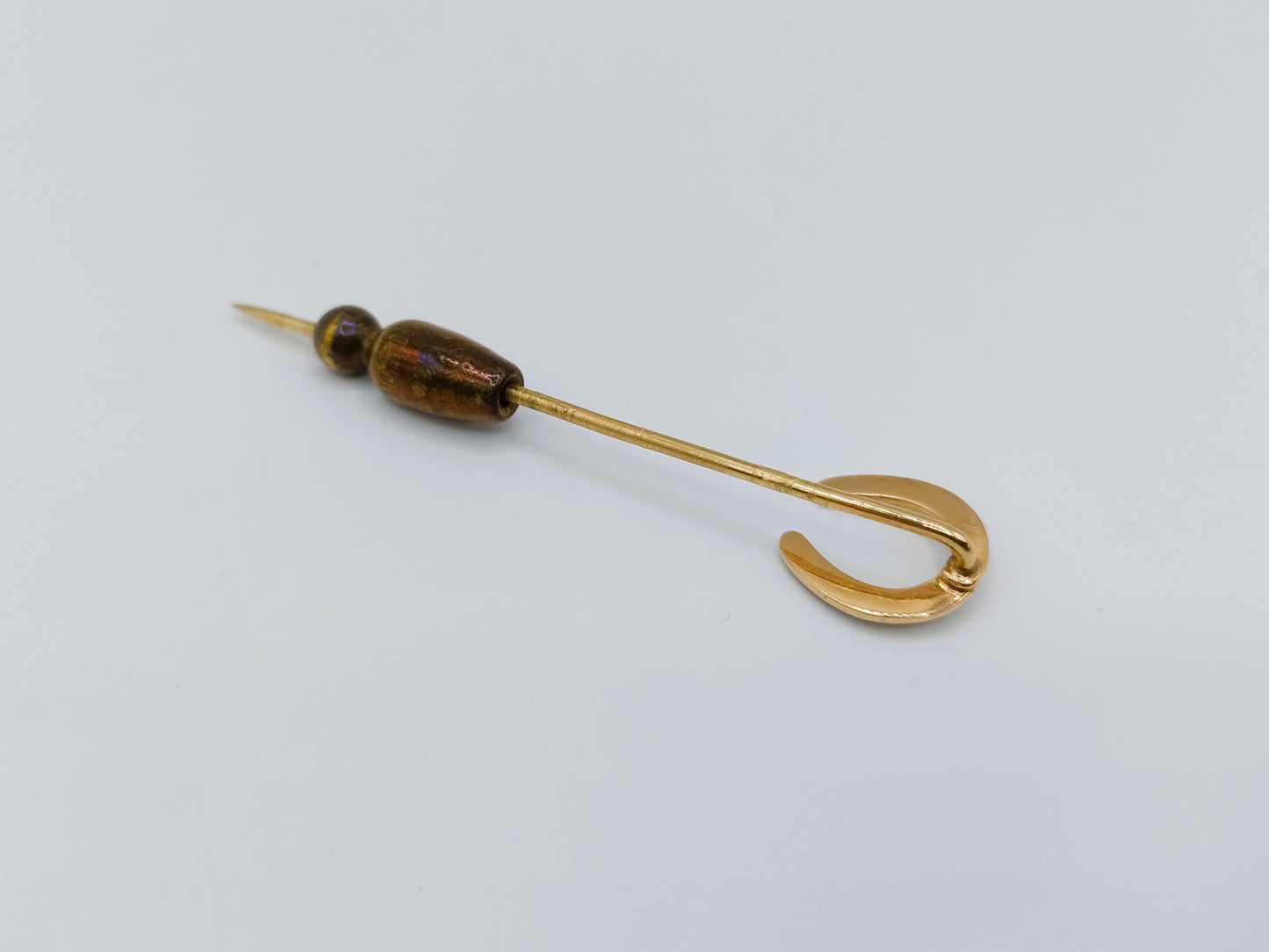 Gouden das- of reversspeld met hoefijzer en zaadparels