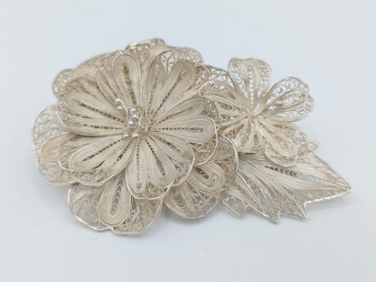 Silver filigree brooch, 835