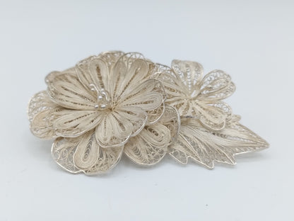Silver filigree brooch, 835