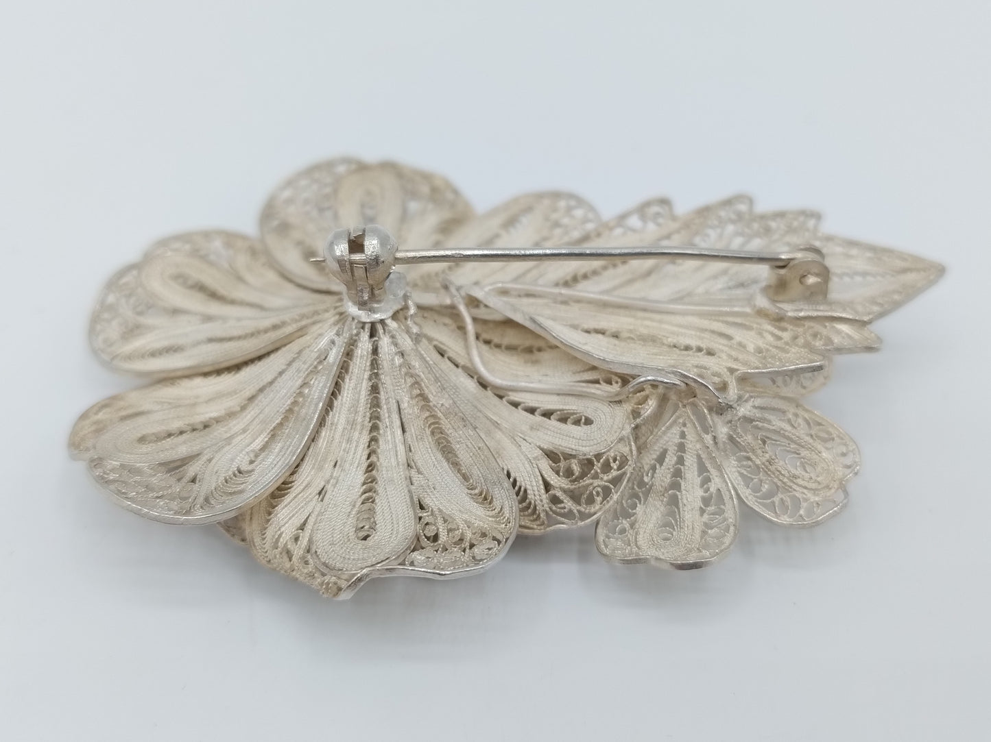 Silver filigree brooch, 835