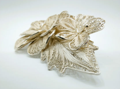 Silver filigree brooch, 835