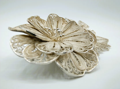 Silver filigree brooch, 835