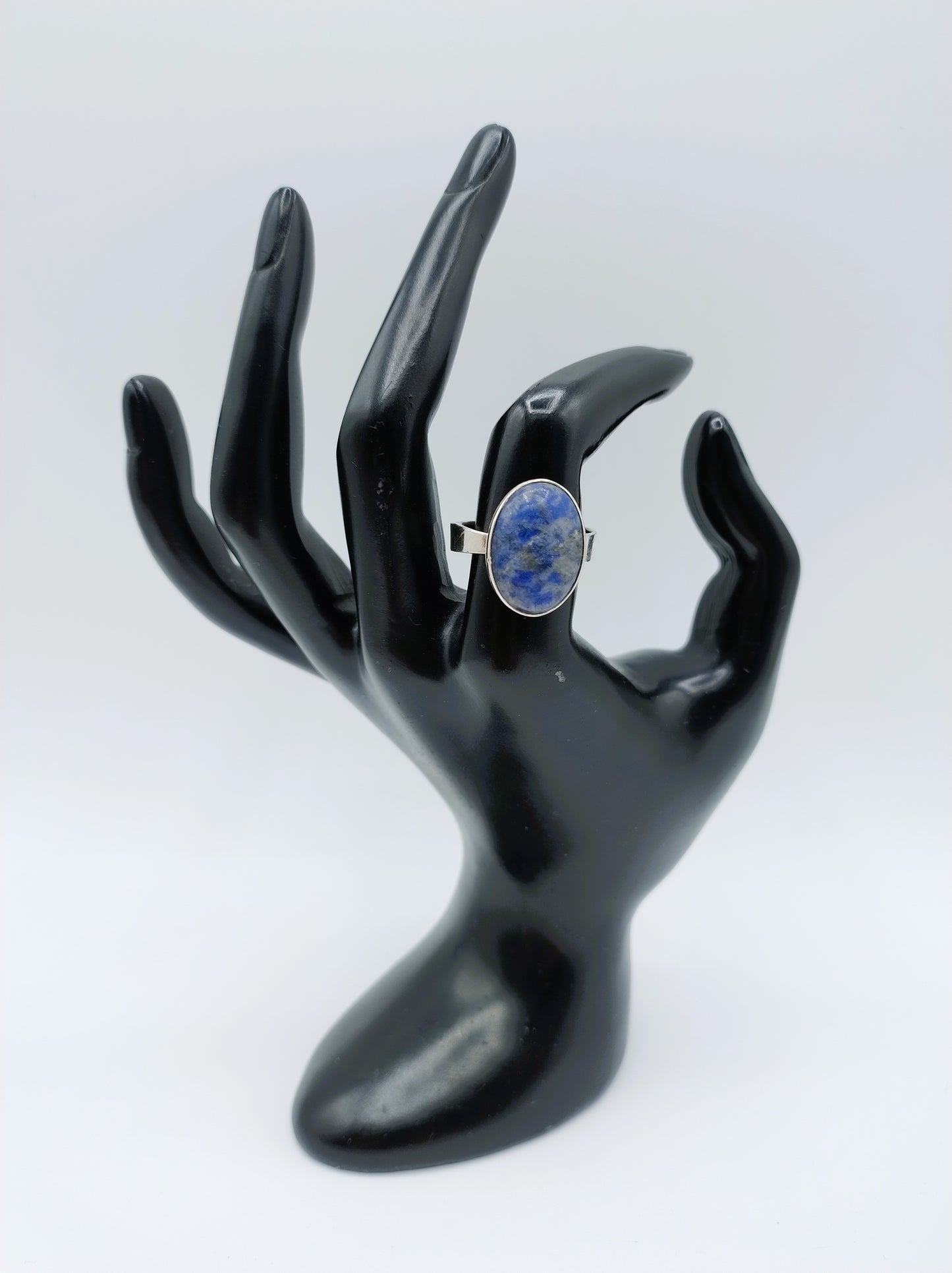 Zilveren ring met blauwe kleursteen, universele maat