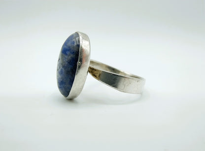 Zilveren ring met blauwe kleursteen, universele maat