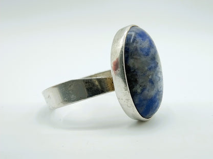 Zilveren ring met blauwe kleursteen, universele maat