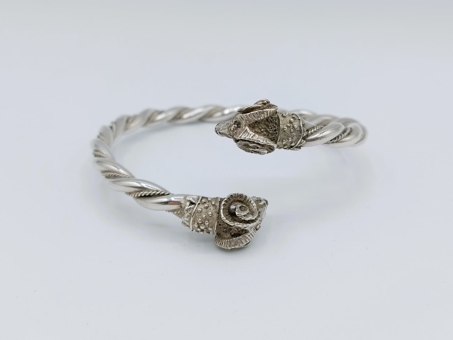 Silver bracelet with ram heads, Sezgin