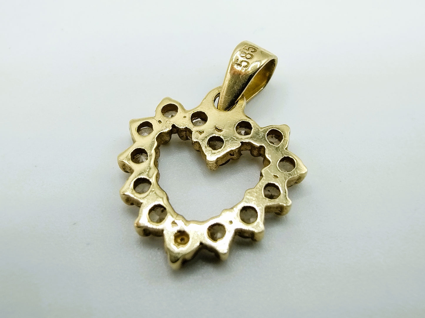 Goldener Herzanhänger mit Zirkonia