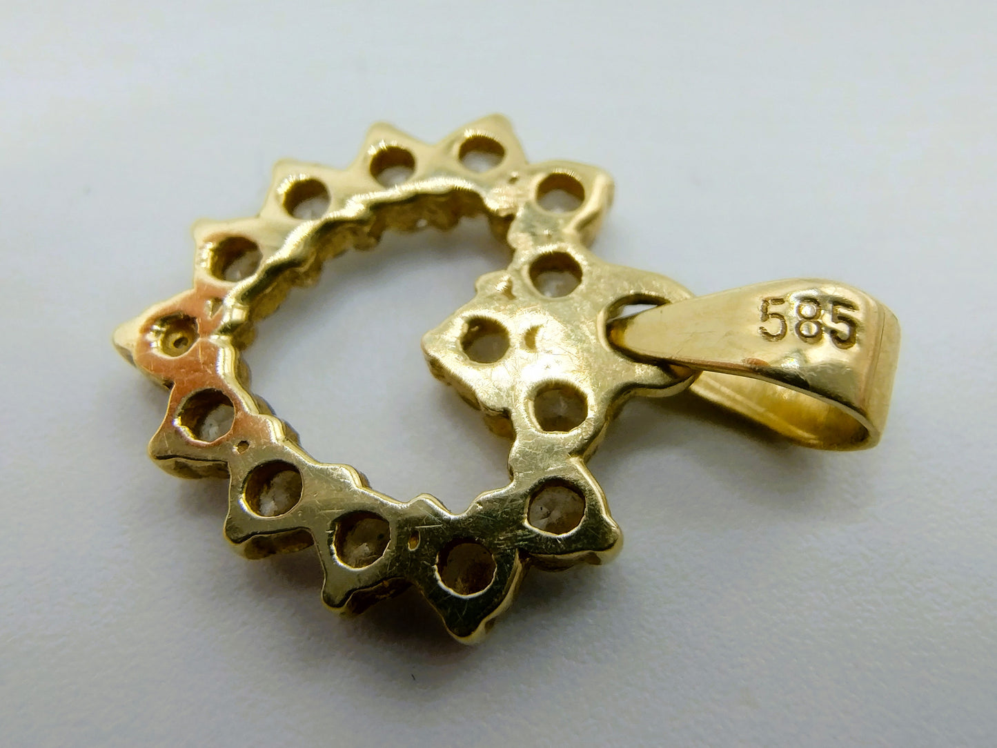 Goldener Herzanhänger mit Zirkonia