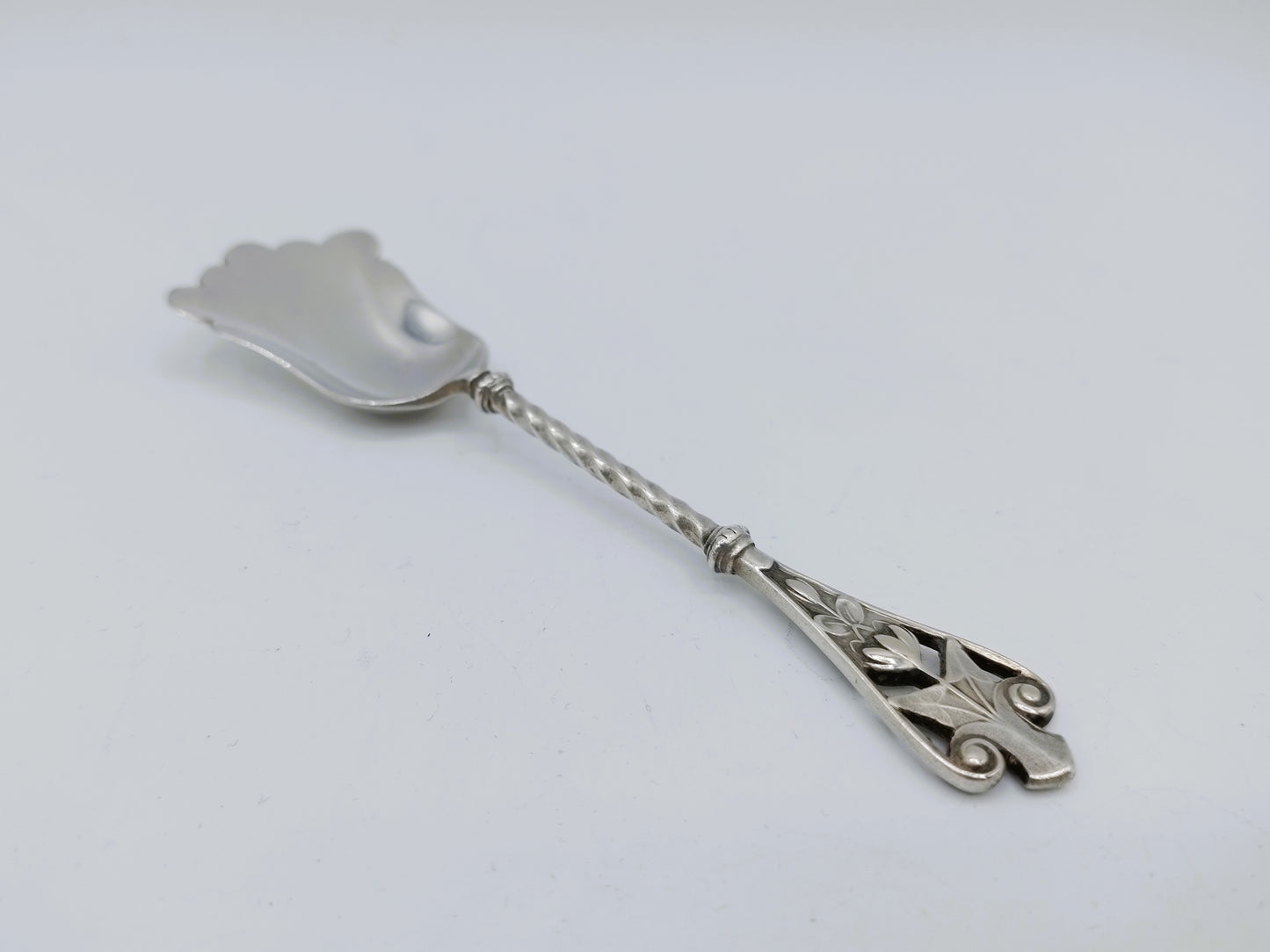 Silver sugar spoon, J.M. van Kempen Company, Voorschoten, ca. 1900