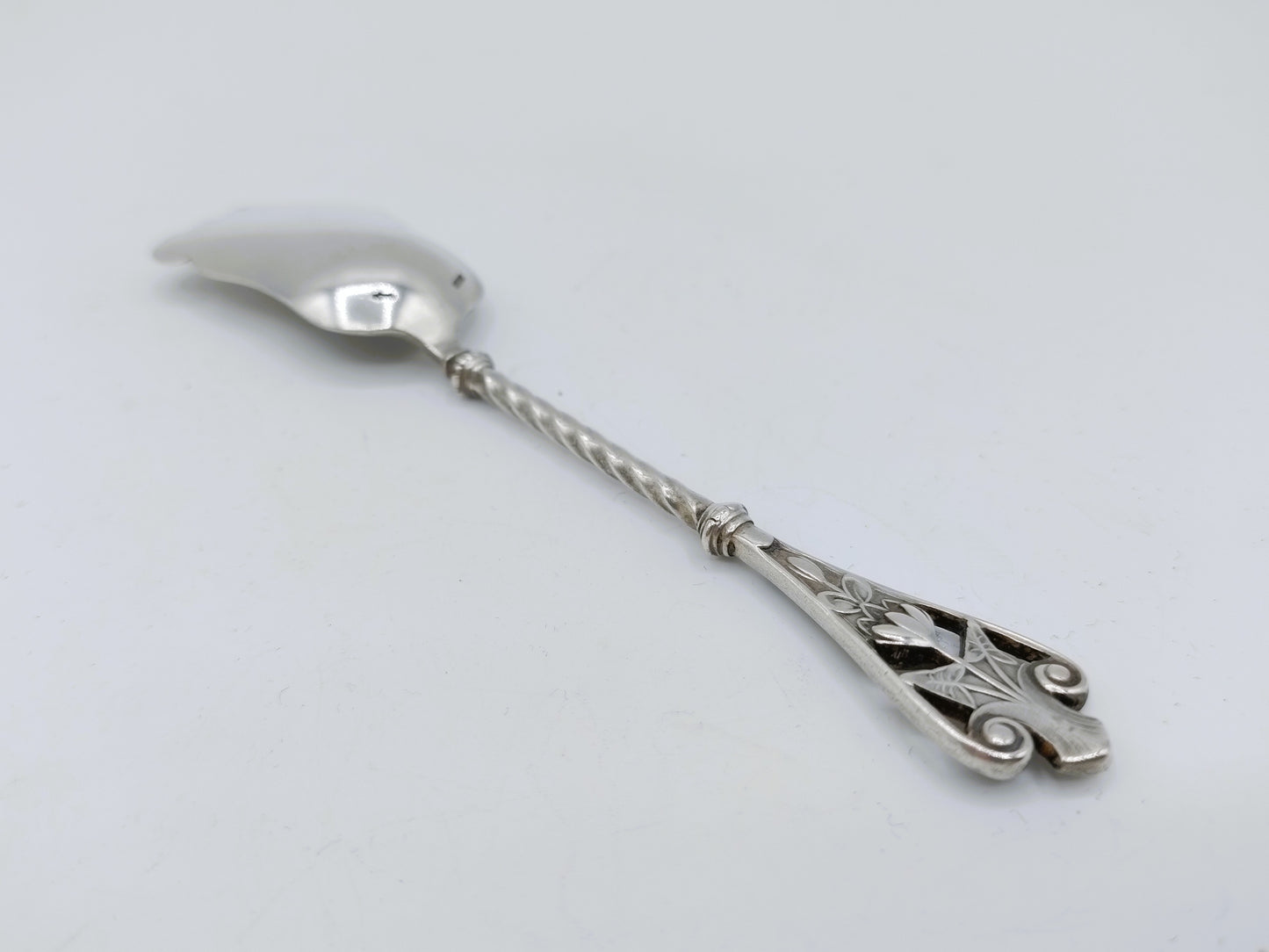 Silver sugar spoon, J.M. van Kempen Company, Voorschoten, ca. 1900