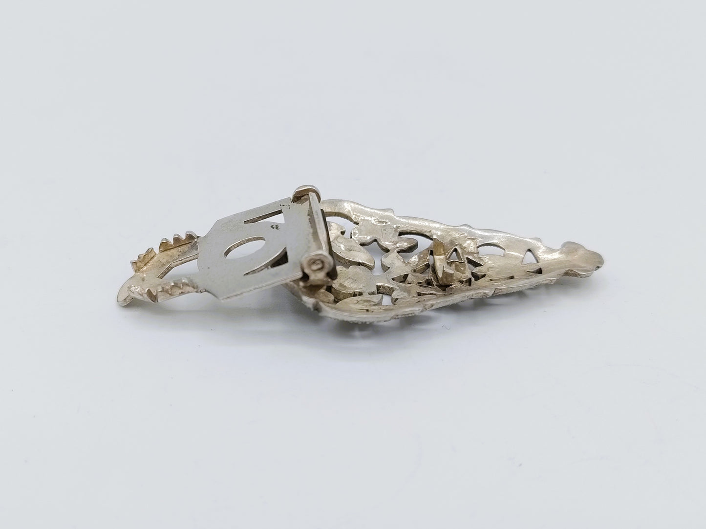 Silver clip brooch with marcasite