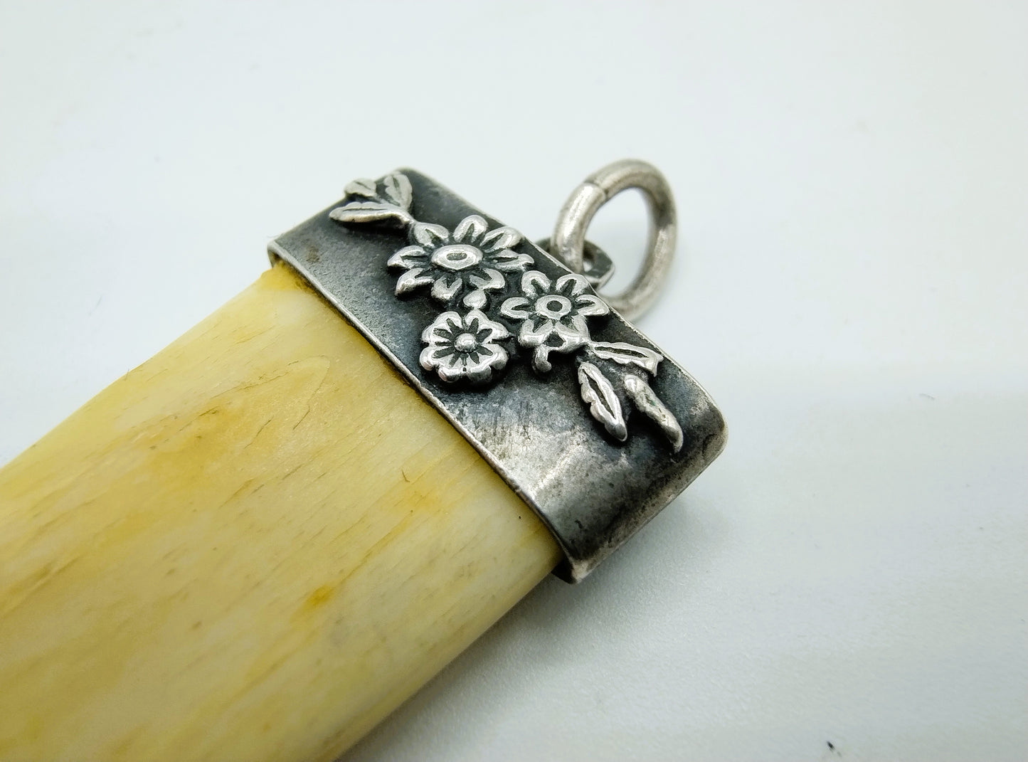 Decorative pendant in silver frame