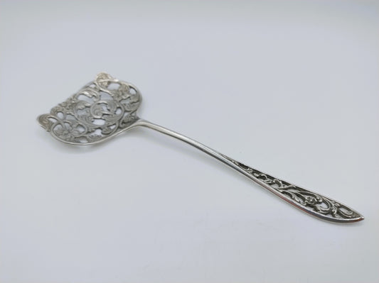 Silver croquette scoop, 835