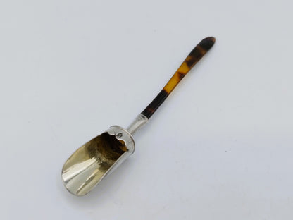 Zilveren suikerschepje met schilpad heft, 18e eeuws