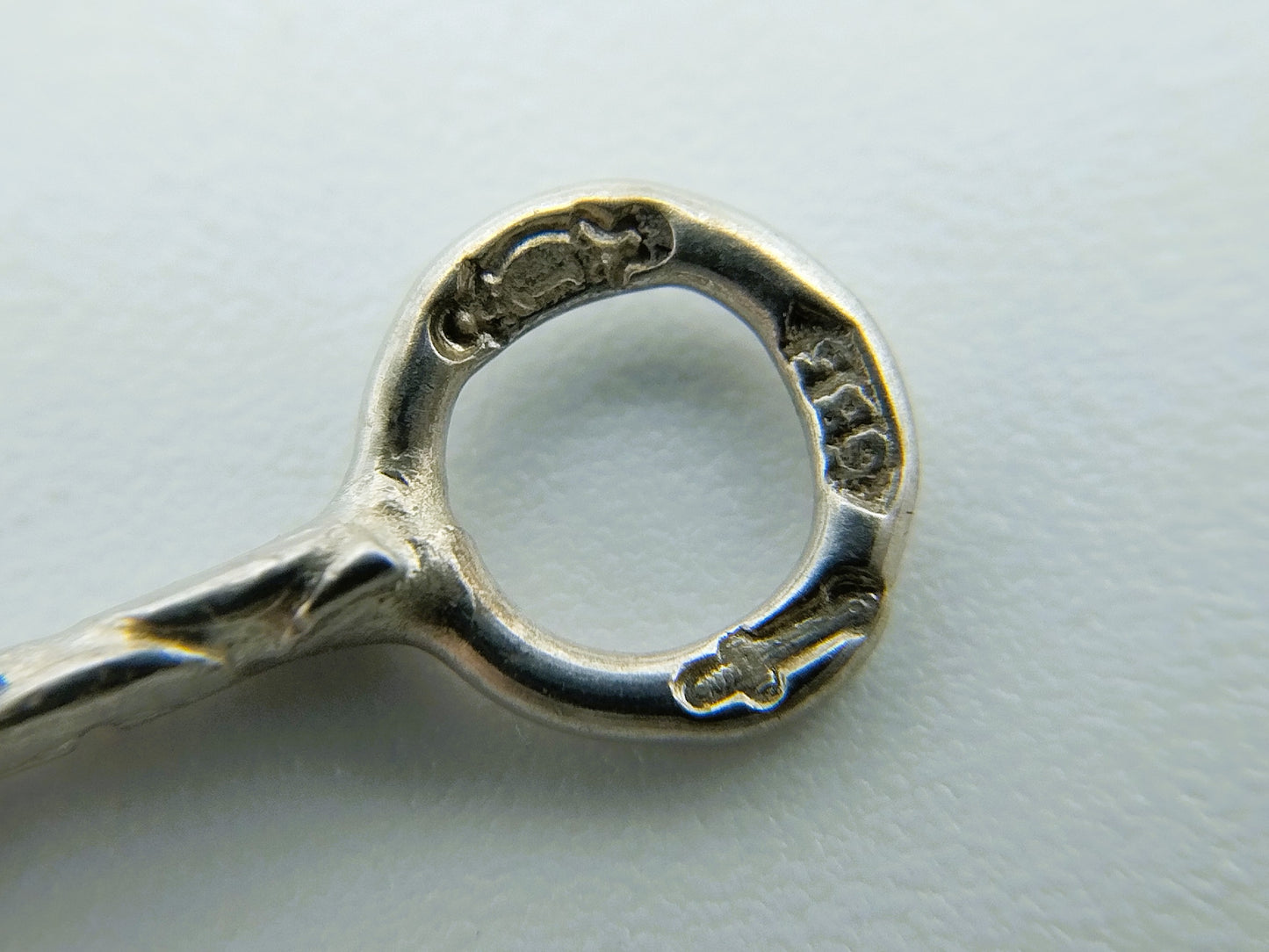 Silver bracelet with yellow stone, 16 cm