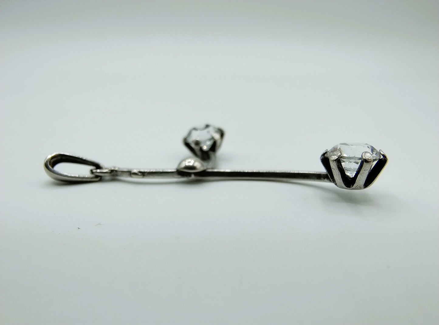 Silver design pendant with 2 zirconias