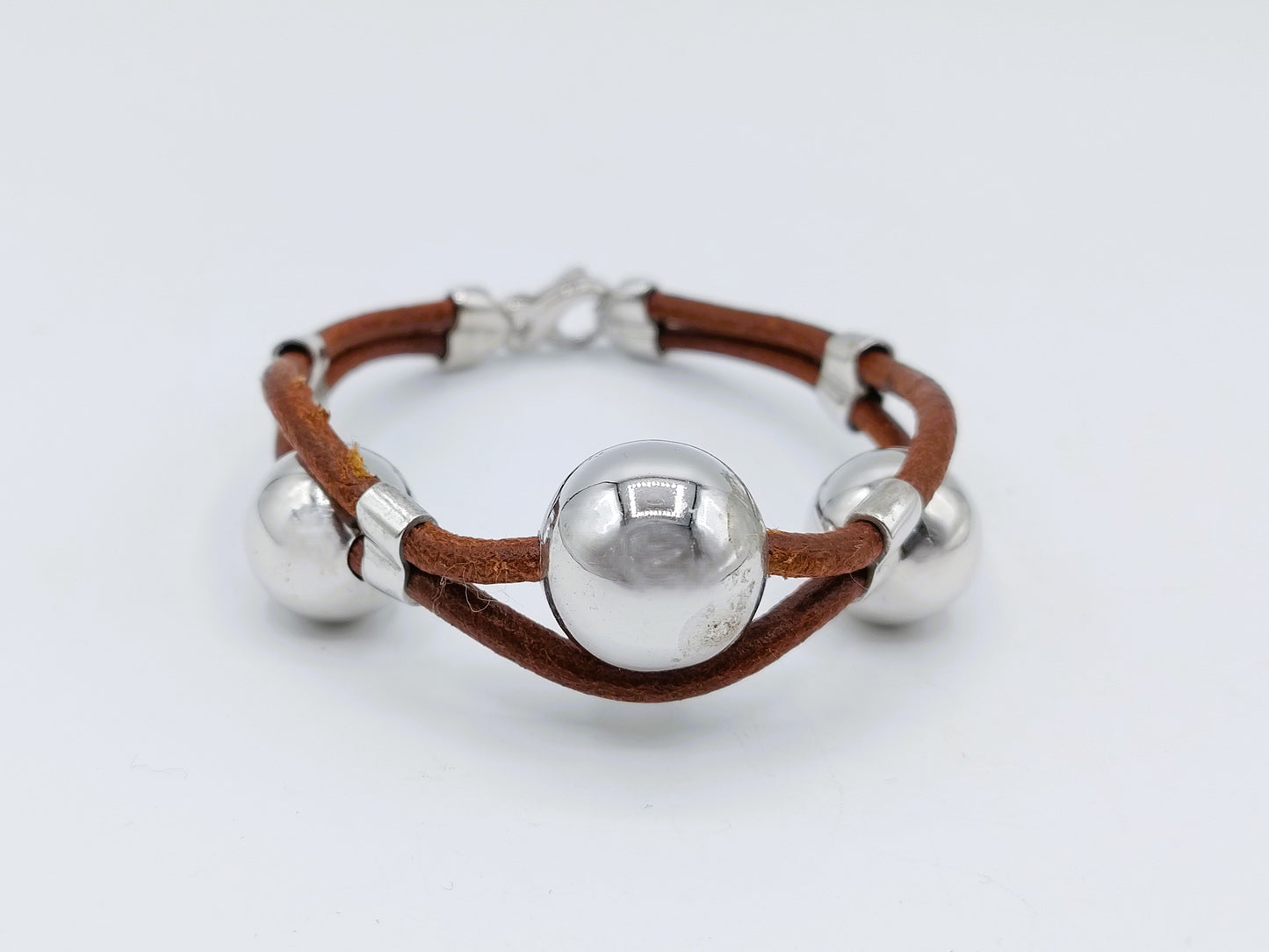 Leather bracelet with silver balls and clasp, Italy, 19 cm
