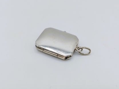 Silver medallion pendant, 835
