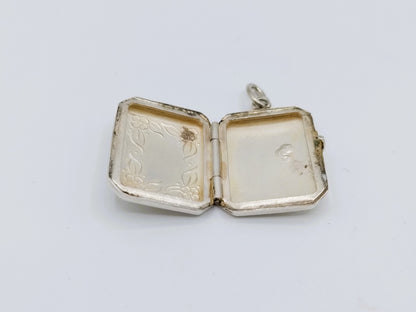 Silver medallion pendant, 835