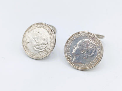 Zilveren manchetknopen gemaakt van 10 en 25 cent, Wilhelmina