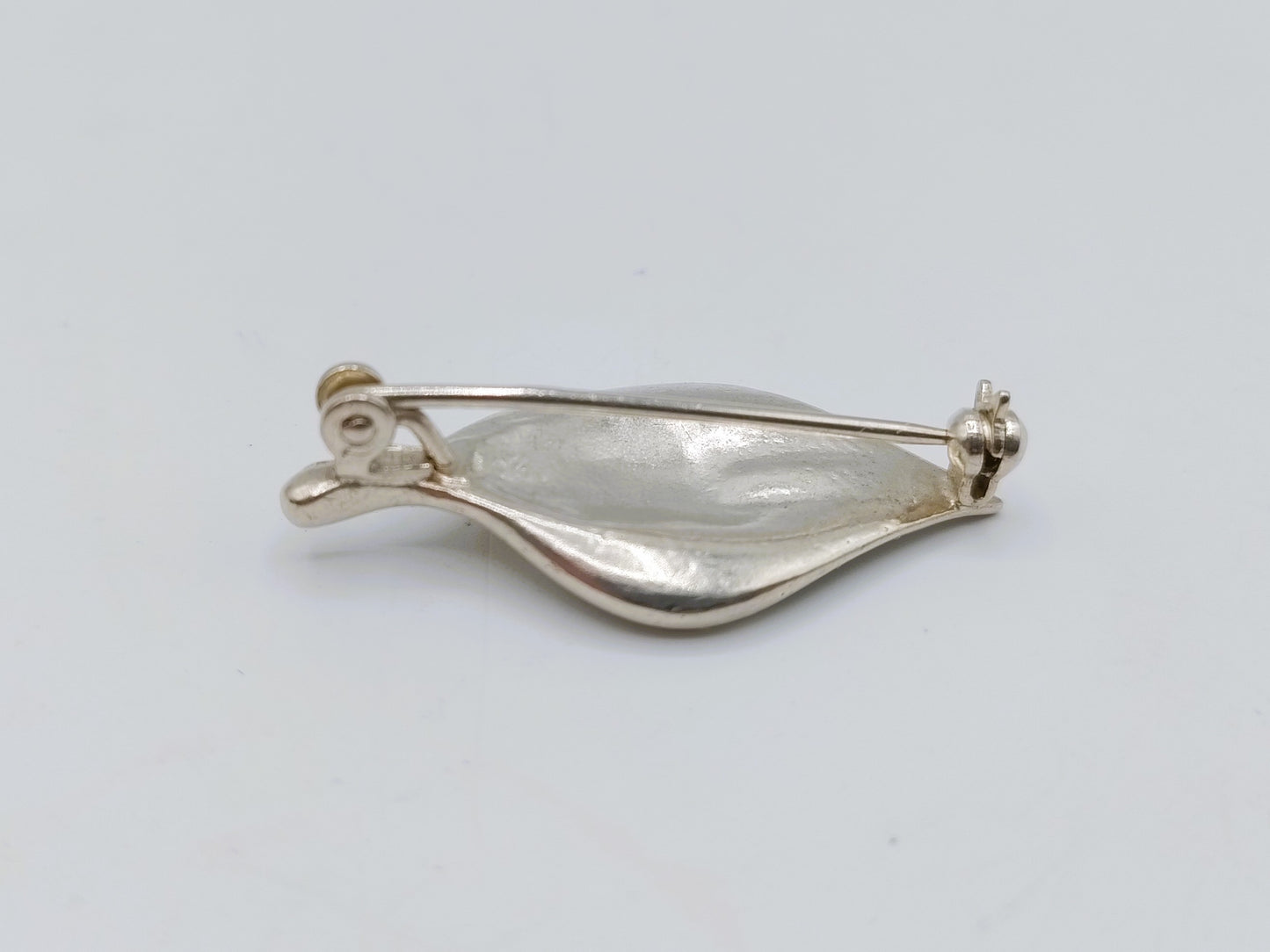 Silver leaf brooch, partly gilded
