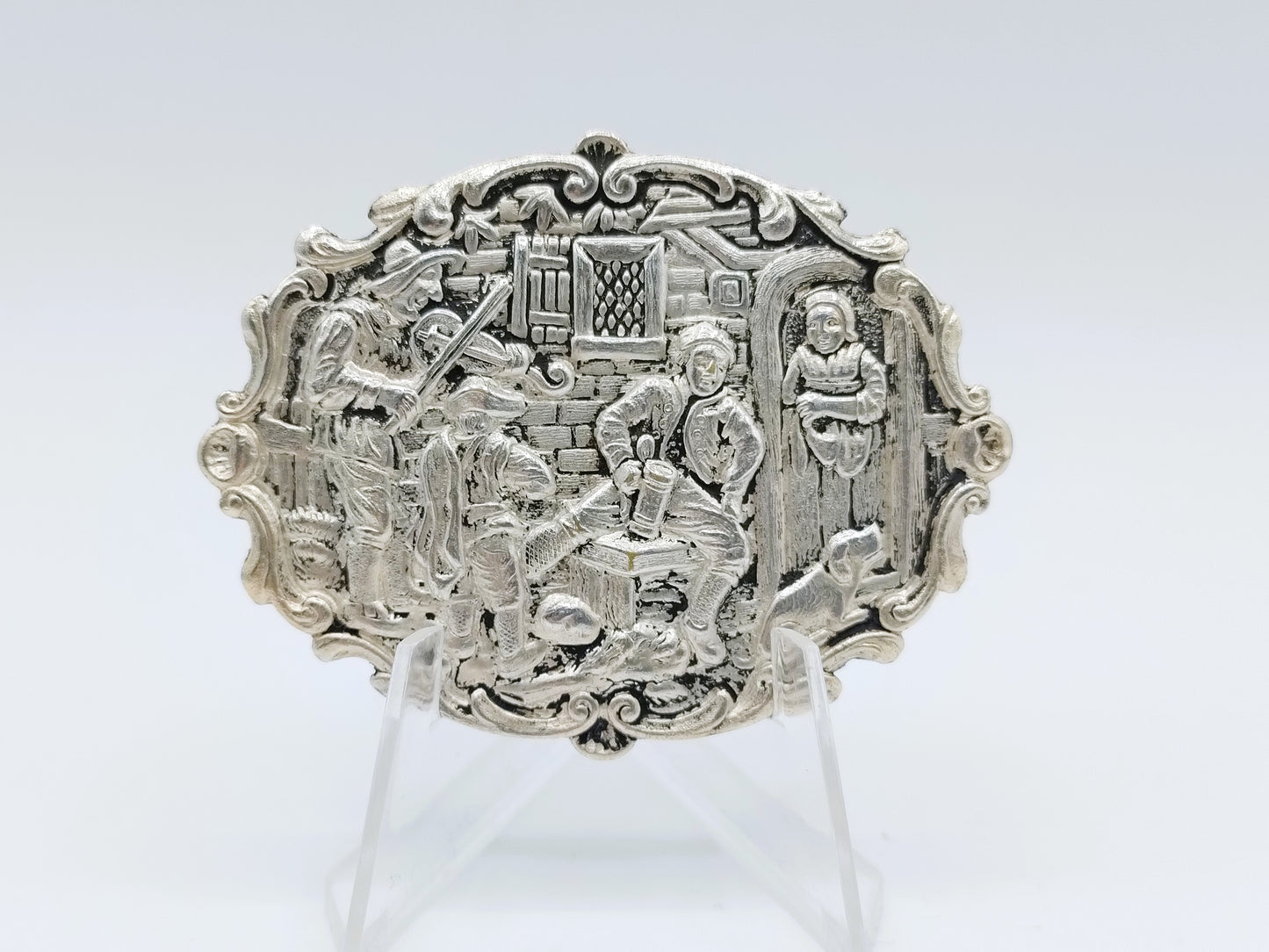 Silver brooch with old Dutch decor