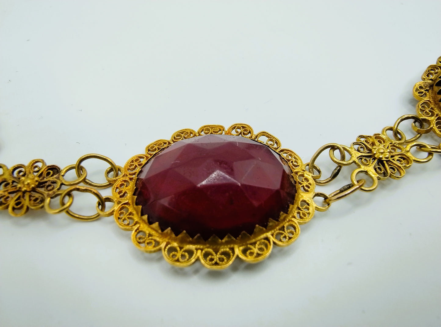 Gouden bootjesketting met granaat + 2 losse schakels,  Friesland, 42,5 cm