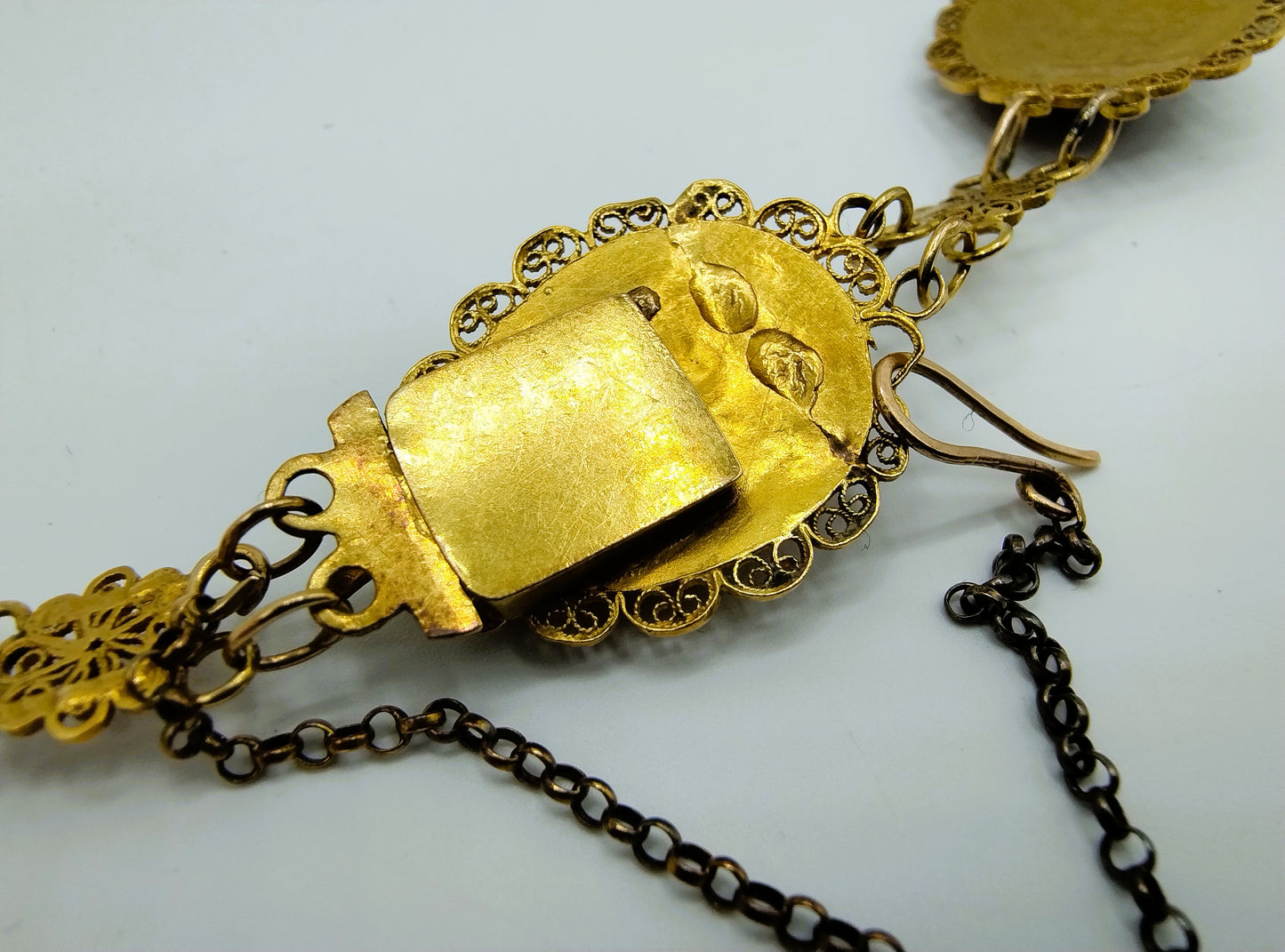 Gouden bootjesketting met granaat + 2 losse schakels,  Friesland, 42,5 cm