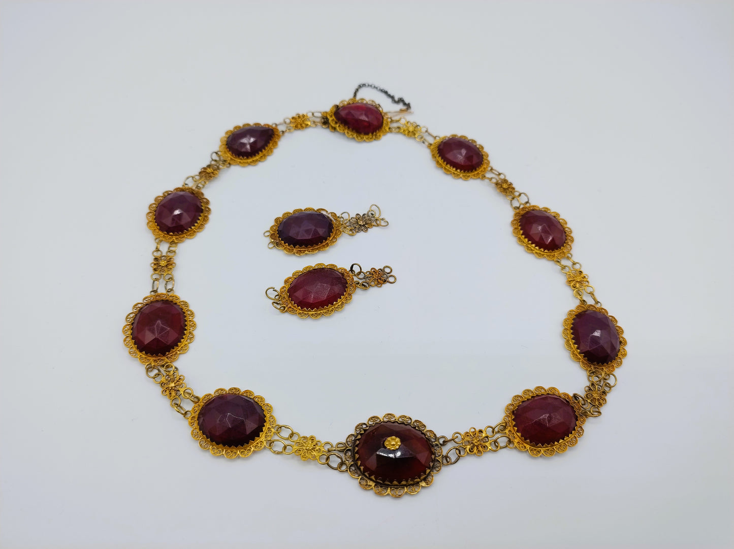 Gouden bootjesketting met granaat + 2 losse schakels,  Friesland, 42,5 cm