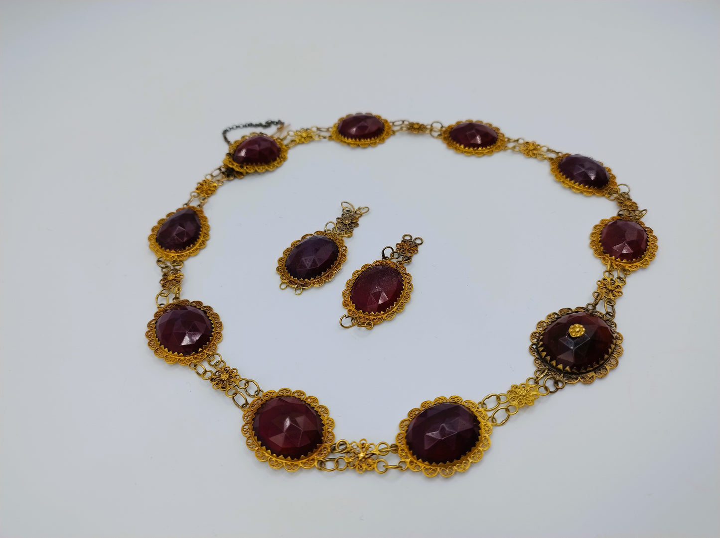 Gouden bootjesketting met granaat + 2 losse schakels,  Friesland, 42,5 cm