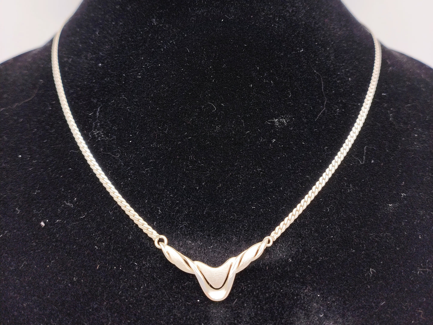 Silver necklace with pendant, 44 cm