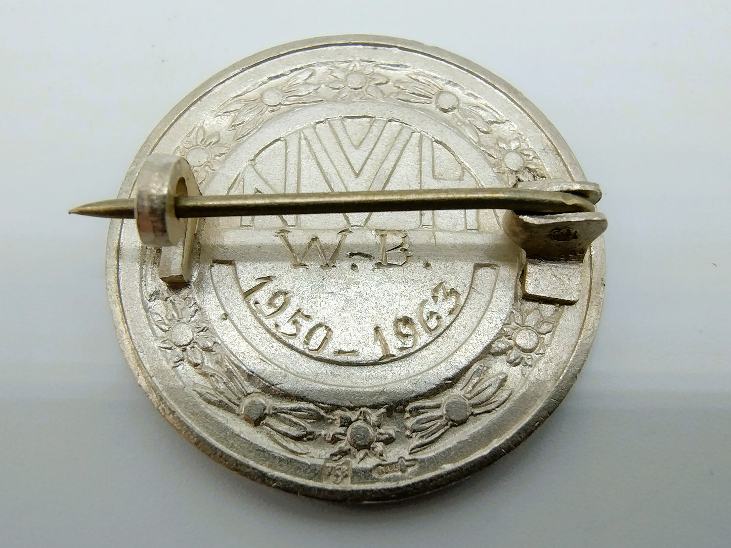 Silver coin brooch, wedding dedication, from Kempen &amp; Begeer, Zeist