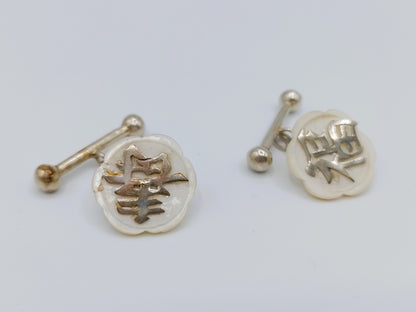 Zilveren manchetknopen met parelmoer, Chinese tekens